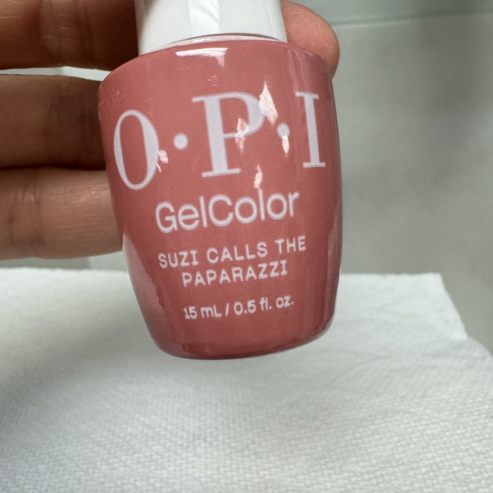 OPI Gel Nail Polish 0.5fl.oz Color Gel GC HO01- Suzi Calls the Paparazz